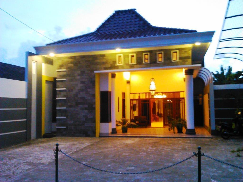 Griya Putri Dewi Guesthouse Yogyakarta Dış mekan fotoğraf