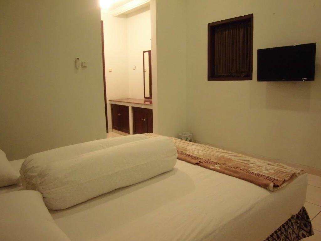 Griya Putri Dewi Guesthouse Yogyakarta Dış mekan fotoğraf