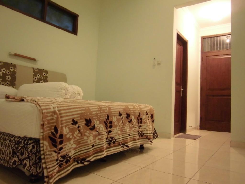 Griya Putri Dewi Guesthouse Yogyakarta Dış mekan fotoğraf