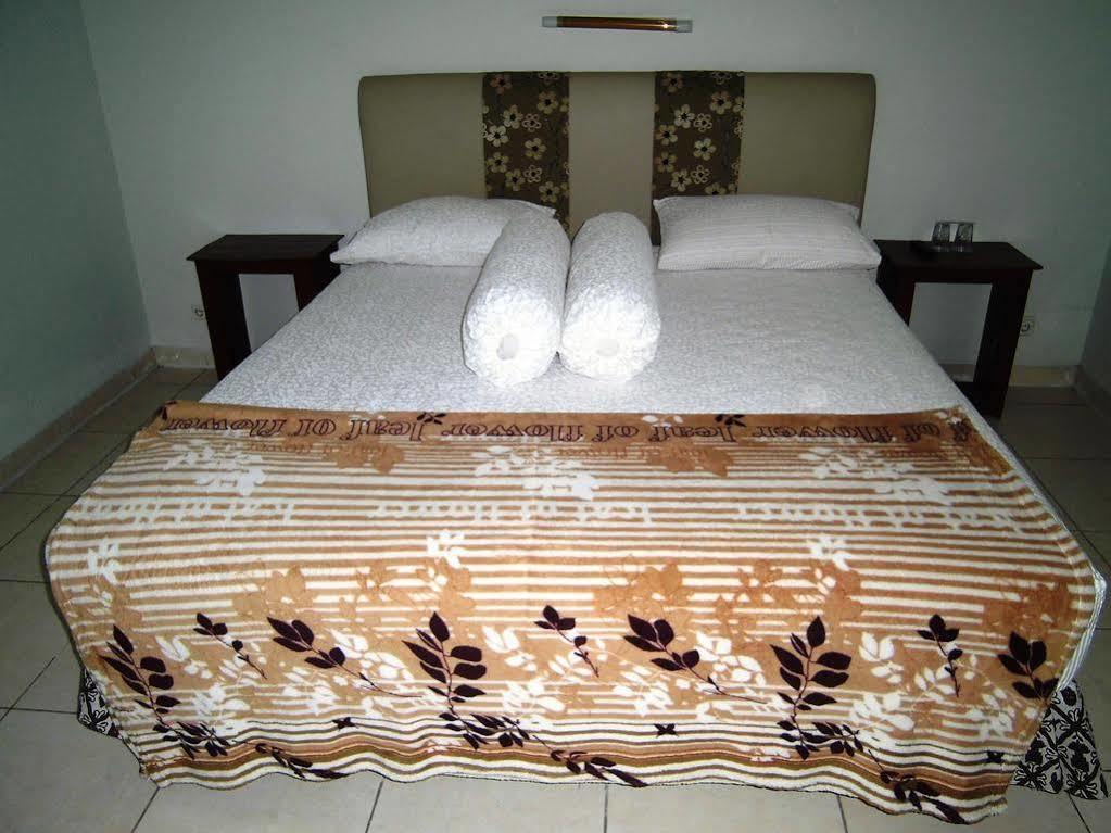 Griya Putri Dewi Guesthouse Yogyakarta Dış mekan fotoğraf