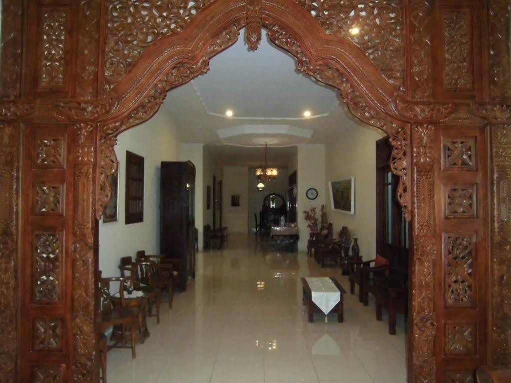 Griya Putri Dewi Guesthouse Yogyakarta Dış mekan fotoğraf