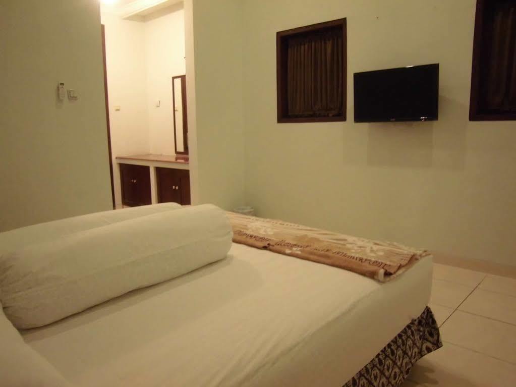 Griya Putri Dewi Guesthouse Yogyakarta Dış mekan fotoğraf